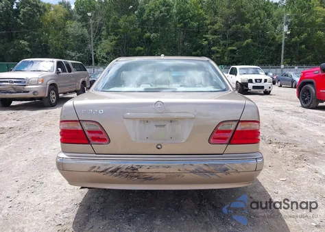 2000 Mercedes-Benz E 320 z USA, uszkodzony, nr VIN WDBJF65JOYB032596